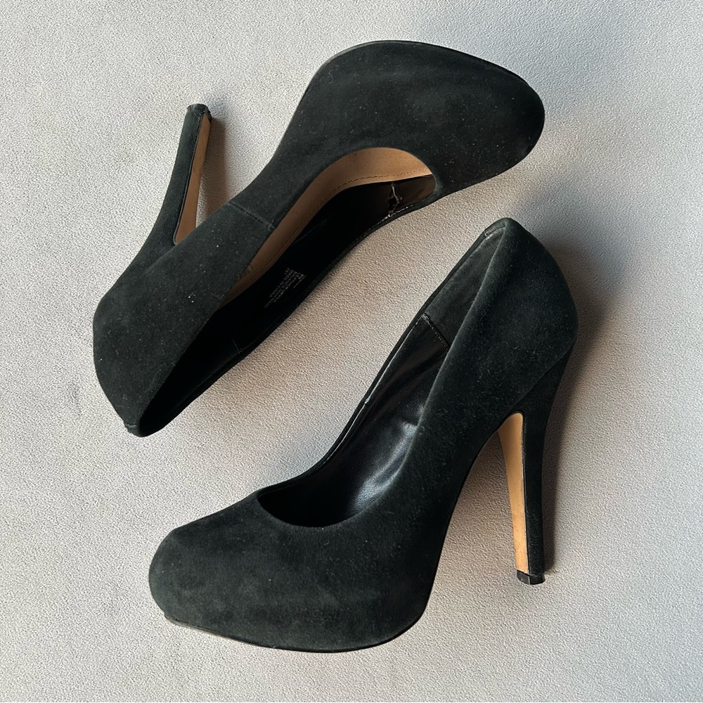 Steve Madden ~ Traisie Pump ~ Black Suede ~ Size 8